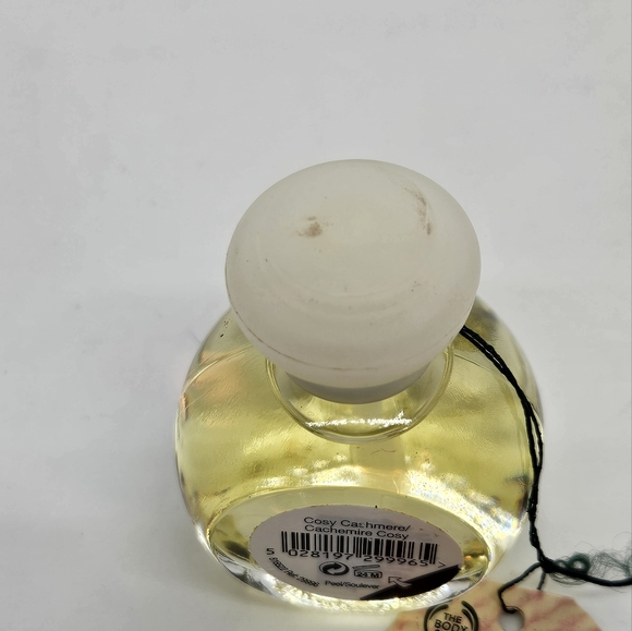 The Body Shop Cosy Cashmere Perfume Oil - Picture 3 of 5